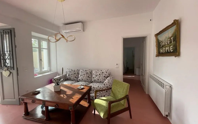 Inviting 3-Bed House In Naousa