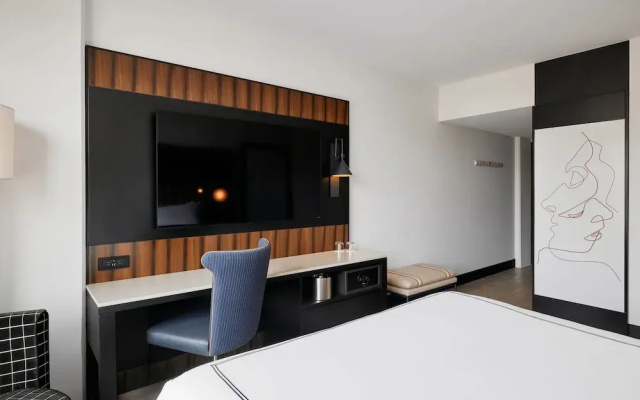 The Godfrey Detroit, Curio Collection By Hilton