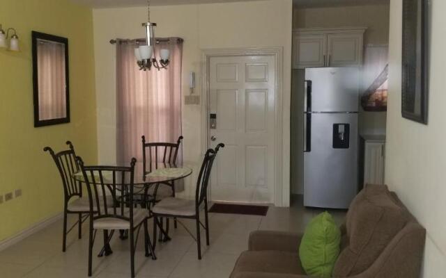 Apt 12, Executive Suites JA - Palms
