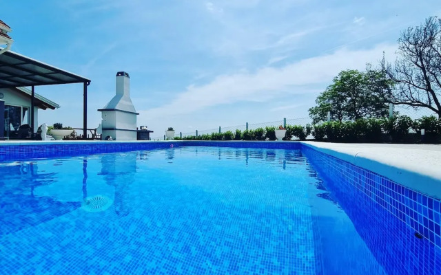 Villa Cerina With Outdoor Swimming Pool