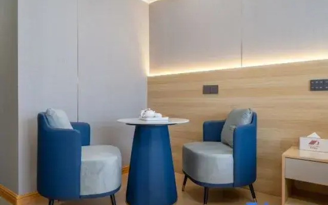 Qiuwang Hotel (Shanghai Caobao Road Subway Station Branch)