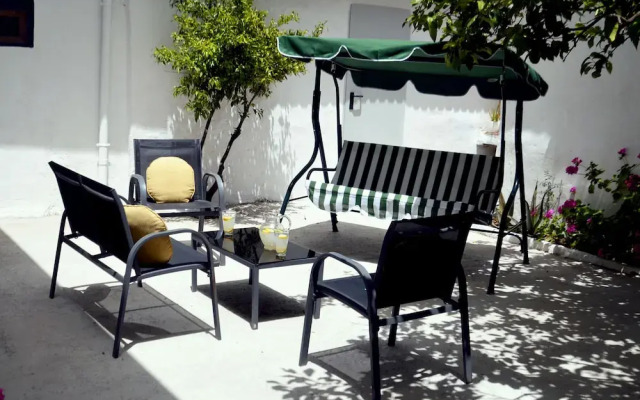 Chrismma 1-bed Apt With Private Yard & Parking