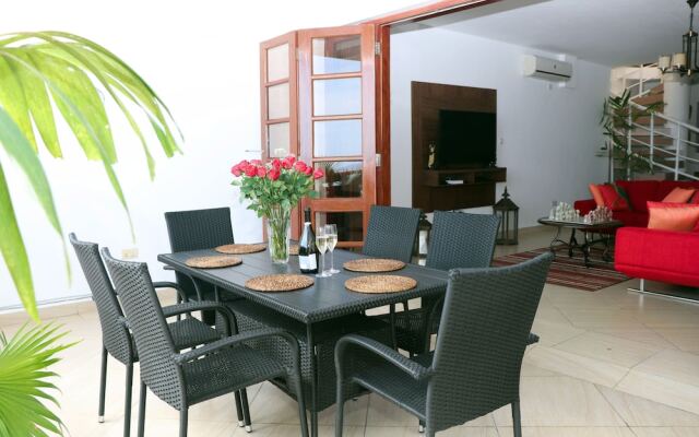 2 Bedroom Apartment With Pool and Views