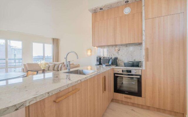 Yuna Porte Maillot - ApartHotel