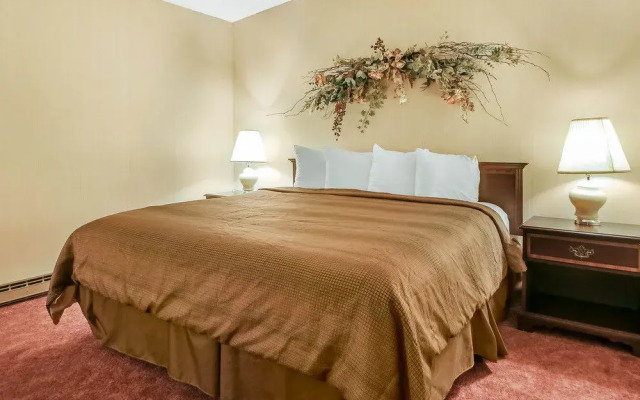 Quality Inn and Suites Beaver Dam