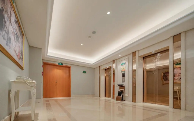 Vienna International Hotel Qishi Center Branch in Dongguan, Guangdong.