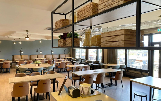 Skyline Airport Hotel