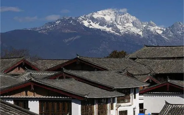 Pingju Scenic Inn (The Old Town of Lijiang)