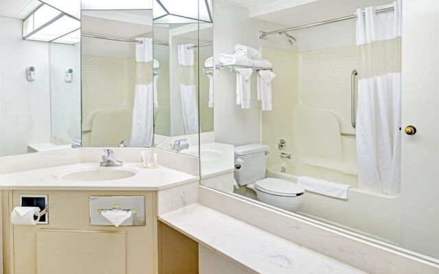 Baymont Inn & Suites Omaha NE