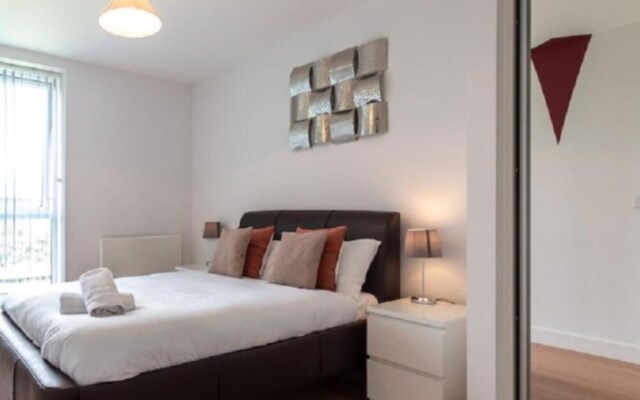Impeccable 2-bed Apartment in Reading
