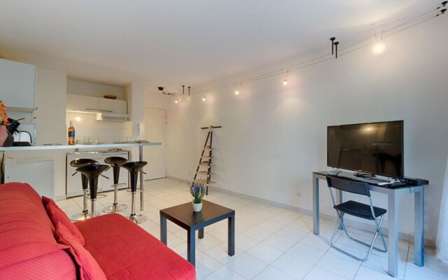 2 Room With Terrace in la Timone