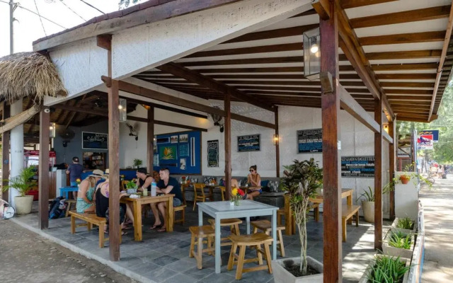 Bale Sampan Bungalows