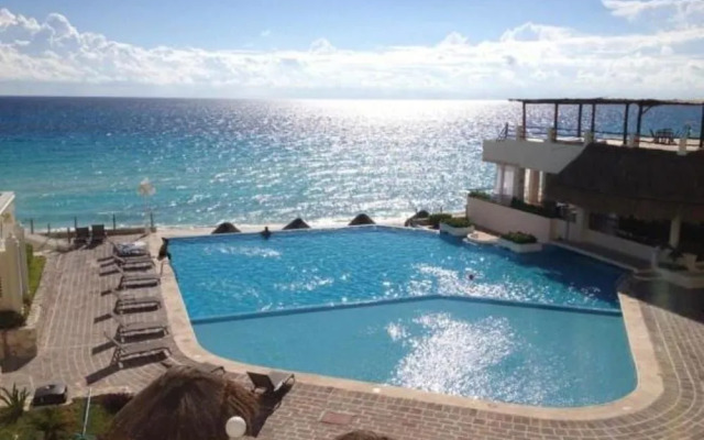 Cancun Plaza Condo Hotel