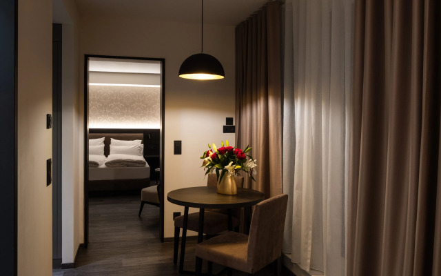 in2 The Boardinghouse