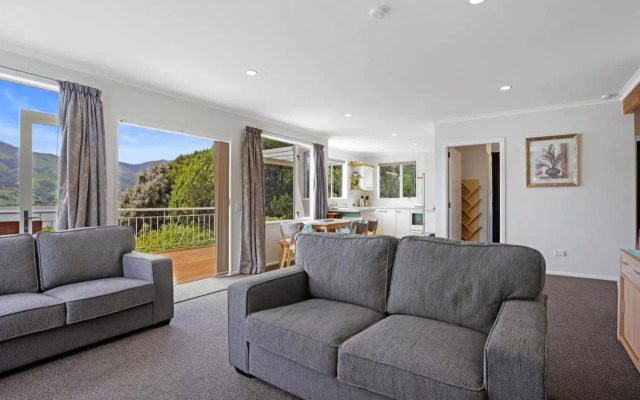 Little Unknown Bach at Taka - Takamatua Holiday Unit