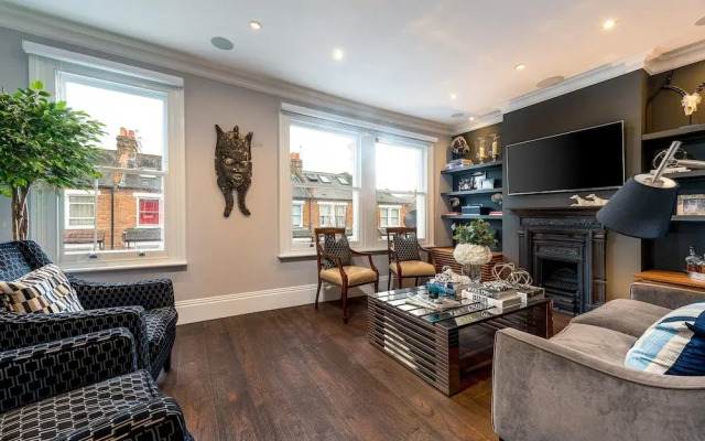Luxurious Wandsworth Home Close to Putney Heath by Underthedoormat