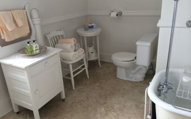 Auberge Nathalie Ora Guesthouse