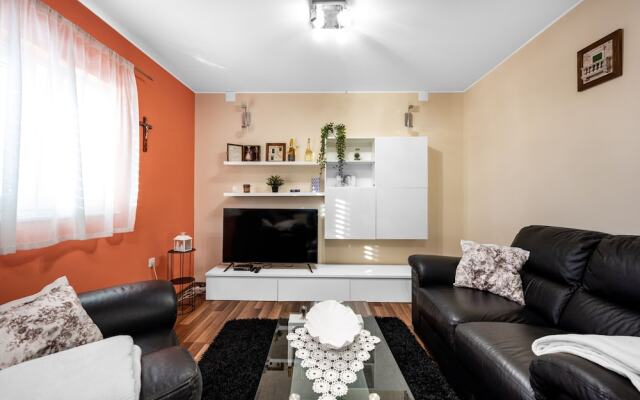 2 Bedroom Apartment Near Sibenik Krka Waterfalls