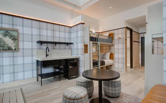 Moxy Banff