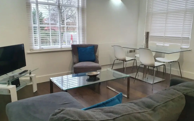 Modern Spacious Executive Apartment