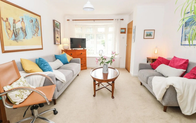 1 Westwood Close