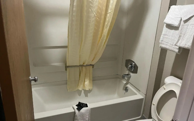 Hallmark Inn and Suites