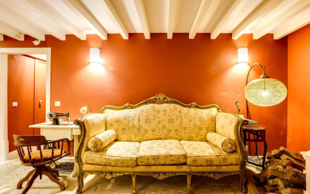 LUXa Charm House by LovelyStay