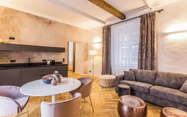 Roksoxhome Designer Boutique Apartment