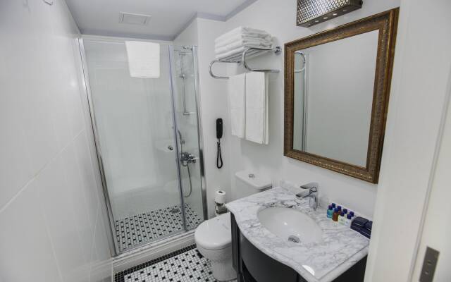 Raymond Blue Hotel