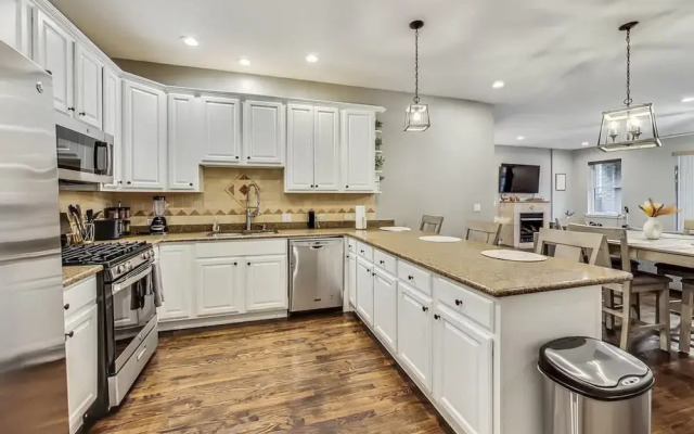 South Loop Three Bedroom Two Bath Home