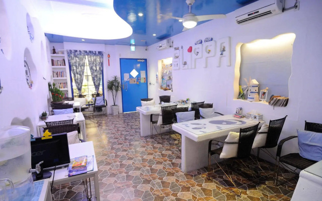 Blue&White Leisure House Kaohsiung