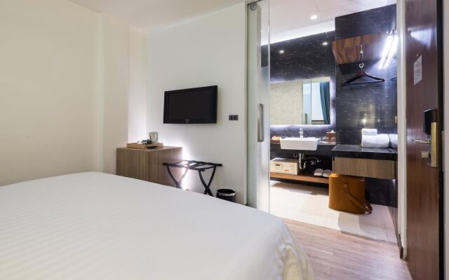 Sacha's Uno Hotel