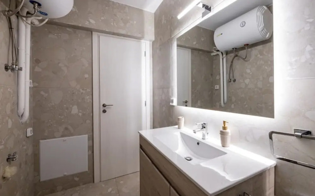Quiet Apartment With a Garden at Exarcheia
