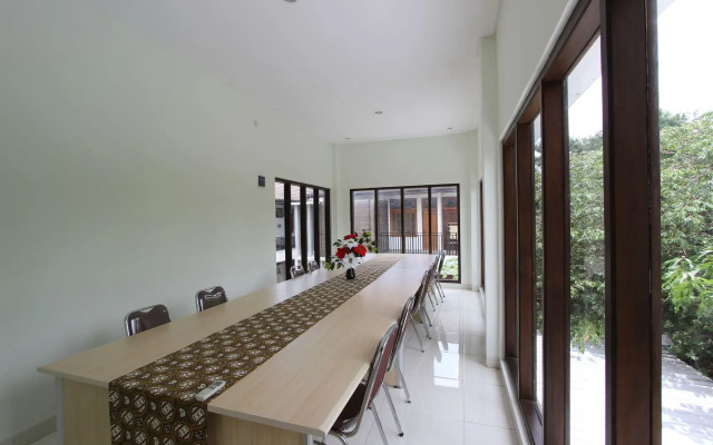 RedDoorz @ Turangga Sari