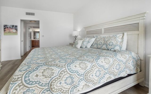 Picture Perfect 2 Bedroom Condo by RedAwning