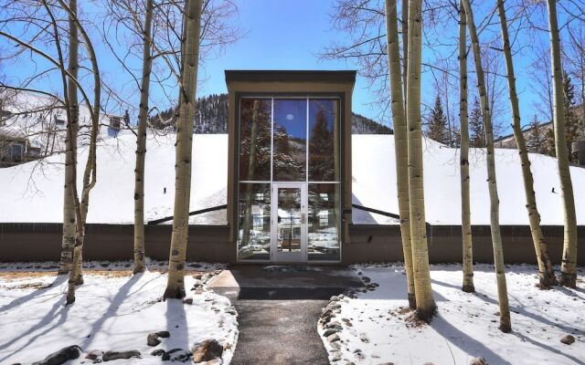 2056 The Pines 2 Bedroom Condo by RedAwning