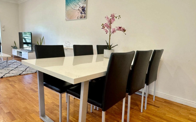 Lighthouse Apartments on The Strand - 2