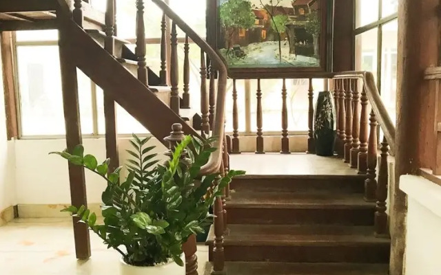 Vinh Gia Airport Lake View Hostel