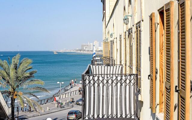 Beachfront w Views to Sea & Old City