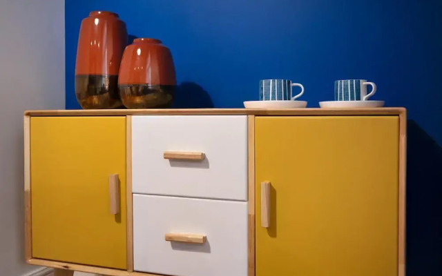 Downtown Prime With Terrace by Vacationy