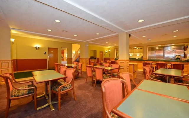 Days Inn & Suites By Wyndham Kalamazoo