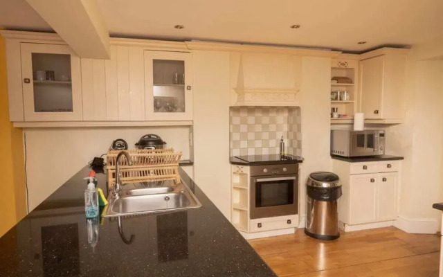 The Angel Place Hideaway - Fair 4bdr House With Terrace