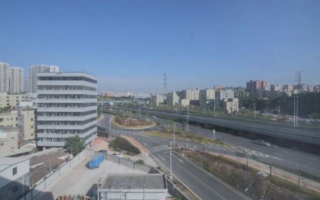 Vienna International Hotel (Shenzhen Longhua Qiankeng Metro Station)