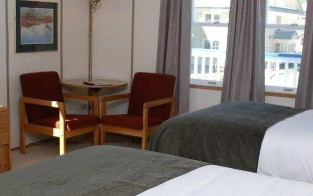 Triple J Hotel & Cabins