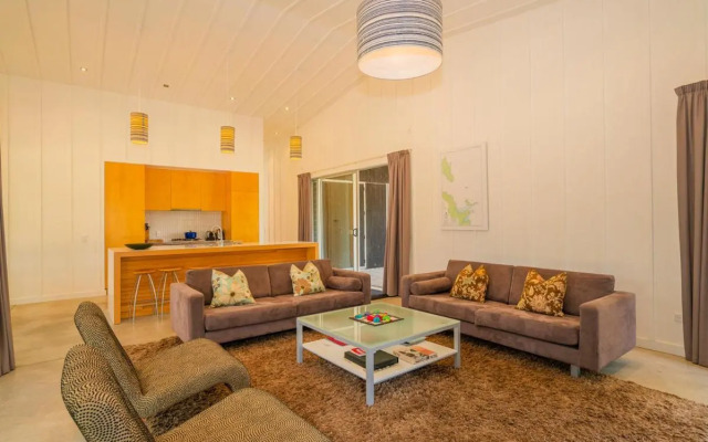 The Golden Hideaway - Matarangi Holiday Home