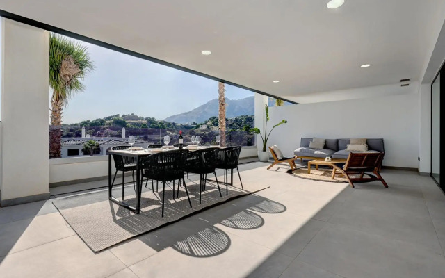 Brand New, Elegant Three Bed Apartment