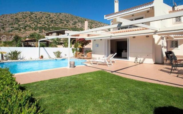 Holiday villa SUNJOY 100m. from the beach.