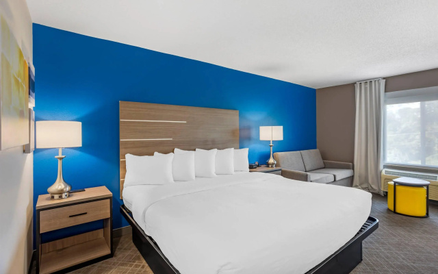 Comfort Inn & Suites Harrisburg-Hershey North