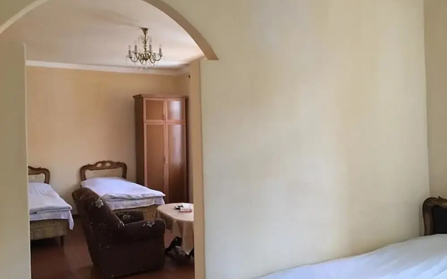 Meghri Inn