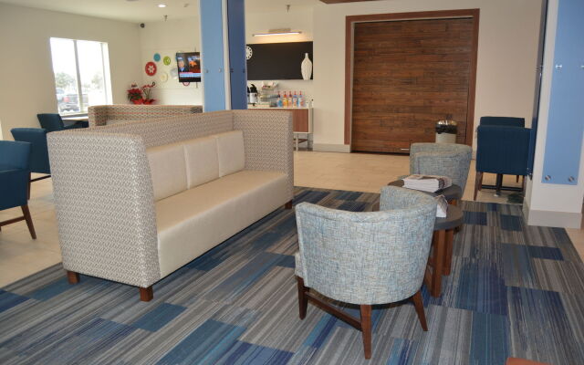 Holiday Inn Express And Suites by IHG